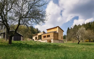 Dusaná hlína: návrat k rozumné architektuře, ne stavební trend